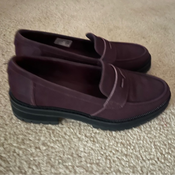 TOMS. Never worn. - Picture 2 of 3